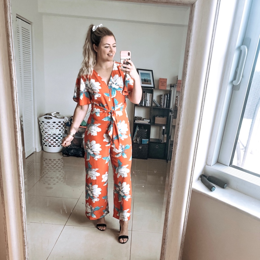 Boutique Red Floral Flowy Jumpsuit Size M